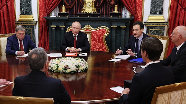 Ruský prezident Vladimír Putin v Kremlu na jednání s americkými vyjednava�i...