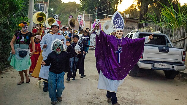 Zvl�tn� podobu z�sk�v� Oaxaca na za��tku listopadu b�hem D�a de los Muertos.