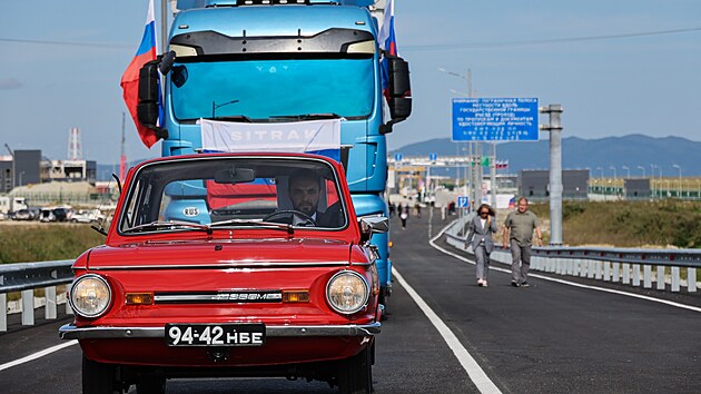Severn� Korea a Rusko otev�ely prvn� silni�n� most spojuj�c� oba st�ty, klene se p�es �eku Tuman. (7. z��� 2026)