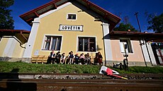 Nádraž�­ v LovÄ�t�­nÄ� na jindřichohradeck�© úzkokolejce se zmÄ�nilo na školu a školku