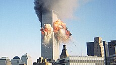 Severní v� WTC po zásahu druhým letadlem unesený teroristy (11. zá�í 2001)