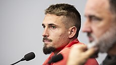 Luká� Sadílek na tiskové konferenci Slavie.