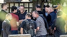 Na h�bitov� v Lánech probíhá exhumace t�la Jana Masaryka. Odborníci doufají, �e...
