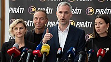 Tisková konference poslaneckého klubu �eské pirátské strany. Na snímku Vendula...