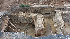 P�i demolici bývalého obchodního domu Slezanka v centru Opavy archeologové pod...