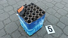 Výbuch pyrotechniky p�ed p�ed nádra�ím v Ostrav�-Vítkovicích v dubnu 2025...