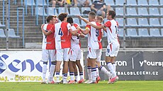Hrá�i Slavie B slaví gól proti Ústí.