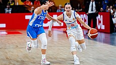 Eli�ka Joklová vede mí� v zápase s Itálií.