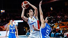 Veronika Vorá�ková zakon�uje v zápase s Itálií.