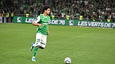 Francouzský úto�ník Djylian N�Guessan b�hem zápasu druholigového Saint-Etienne.