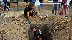 Mezinárodní sout� v kopání hrob� v Ma�arsku chce ve�ejnosti otev�ít téma smrti...