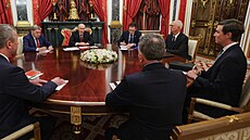 Ameri�tí vyjednava�i Steve Witkoff a Jared Kushner odchází z moskevské...