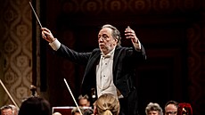 Dirigent Riccardo Chailly �ídil na Dvo�ákov� Praze orchestr Filarmonica della...