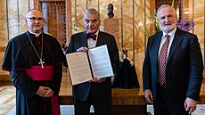 Arcibiskup Stanislav P�ibyl (vlevo), primátor hlavního m�sta Prahy Bohuslav...