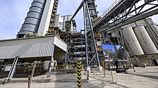 V cementárn� Holcim otev�eli novou výrobní linku na kalcinované jíly. (zá�í...