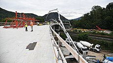 Betoná� mostu ve �tvrti Moj�í� v Ústí nad Labem. (4. zá�í 2026)