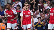Kapitán Arsenalu Martin Odegaard slaví gól do sít� Chelsea.