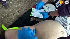 Policisté pomohli zachránit �ivot mu�e, který zkolaboval na stavb�