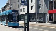 První e-paper na zastávce Elektra