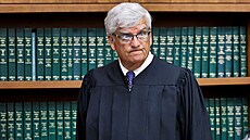 Soudce William Sullivan v soudní síni na za�átku jednání v procesu s Lindsay...