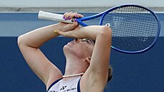 Linda Nosková slaví postup do osmifinále US Open.