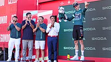 Wout van Aert si �as v zeleném dresu u�ívá.