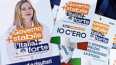 Italská premiérka Giorgia Meloniová na stranickém letáku (4. zá�í 2026)