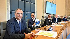 Minist�i Boris ��astný, Oto Klempí� a Igor �ervený p�i jednání vlády (7. zá�í...