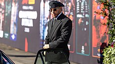 Lewis Hamilton si splnil d�tský sen. Po�ídil si �ervené Ferrari F40.