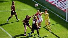 Trenér fotbalistek Slavie Filip Klapka