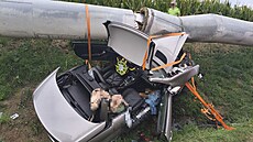 Záchraná�i i hasi�i zasahovali u nehody osobního automobilu mezi Zv�rkovicemi a...