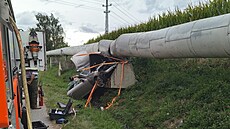 Záchraná�i i hasi�i zasahovali u nehody osobního automobilu mezi Zv�rkovicemi a...