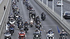 V sobotu 5. zá�í vyrazila z pra�ských Hole�ovic spanilá jízda 800 motorká��....
