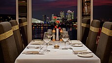 Luxusní hotel Sunborn London stojí na palub� ob�í jachty. (20. kv�tna 2025)