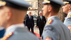 Petr Pavel a arménský prezident Vahagn Cha�aturjan b�hem �tvrte�ního setkání na...