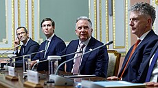 Ukrajinský prezident Volodymyr Zelenskyj v Kyjev� jednal s americkými vyslanci...