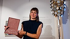 Socha�ka a pedago�ka Pavla Sceranková v Museu Kampa s Cenou Medy Mládkové,...