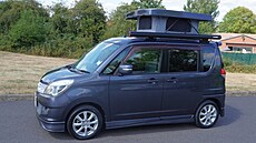 Obytný v�z Mitsubishi Delica D:2 se m��e pochlubit t�emi sedadly, jedním...