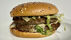 McDonald�s nabízí burger s tém�� tisíci kilokaloriemi. Big Arch vyjde na 169...