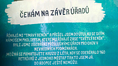 Tabulky s krátkou charakteristikou psa jsou p�ipevn�né na ka�dém kotci. (Drisse)