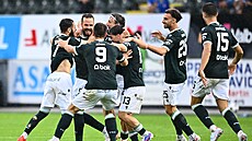 Radost fotbalist� Jablonce po gólu Filipa Nováka v utkání proti Baníku Ostrava.