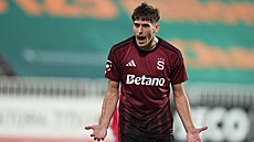 Spar�anský úto�ník Matyá� Vojta b�hem utkání s Viktorií �i�kov.