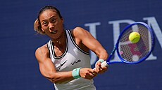 �í�anka �eng �chin-wen vrací mí�ek Jelen� Rybakinové ve �tvrtfinále US Open.