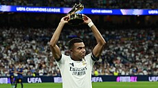 Úto�ník Realu Madrid Kylian Mbappé p�ed zápasem se Zlatou kopa�ku pro...
