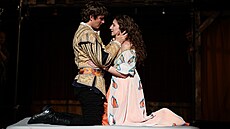 Zamilovaný Shakespeare v Divadle A. Dvo�áka v P�íbrami