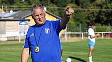 Trenér fotbalového Znojma a exkou� Lí�n� Milan Valachovi� (19. srpna 2026)