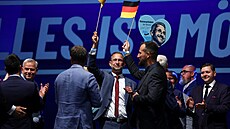 N�mecko reaguje na první exit poll. Ten siln� favorizuje stranu AfD. (6. zá�í...