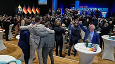 AfD oslavuje historický úsp�ch ve volbách. Exit poll od ZDF stran� p�isuzuje 44...