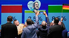 AfD oslavuje historický úsp�ch ve volbách. Exit poll od ZDF stran� p�isuzuje 44...