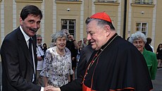 Filip Sternberg (vlevo) p�i setkání k 75. výro�í prohlá�ení v�rnosti �eské a...